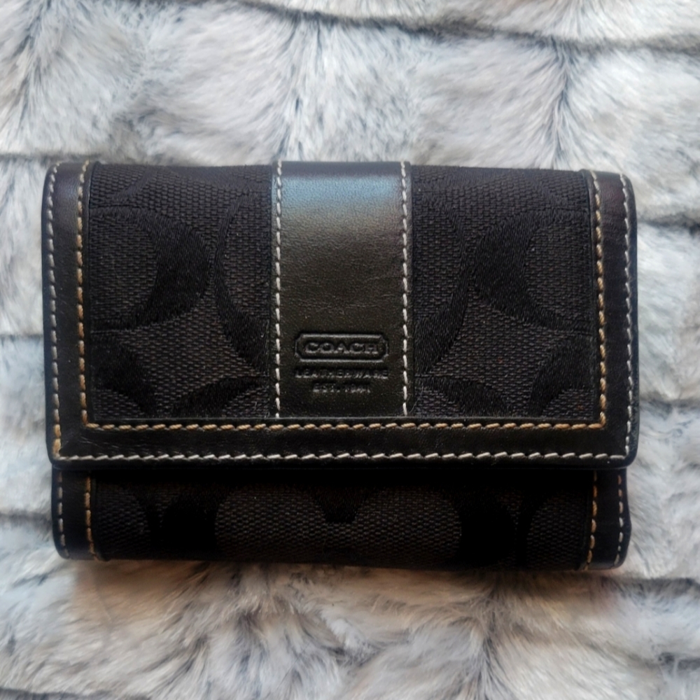 Coach signature wallet. Black